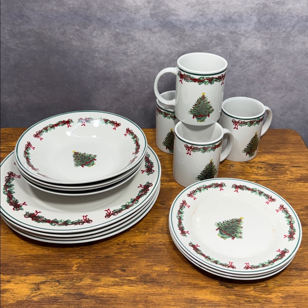 15-Pc. Christmas Tree Dinnerware Set - Picture 4 of 6